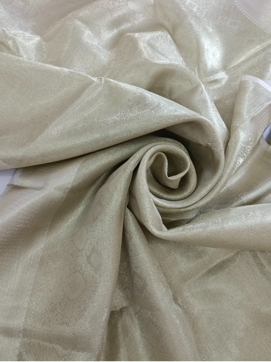 Silver-Gold Geometric Pattern Tanchui Silk Saree – A Modern Classic with Regal Roots