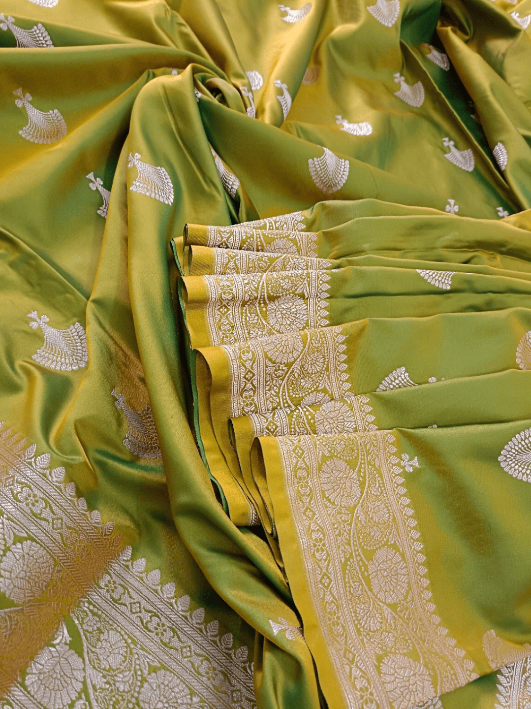 Lemon Green Handloom Banarasi Silk Saree with Zari Woven Border & All-Over Motifs