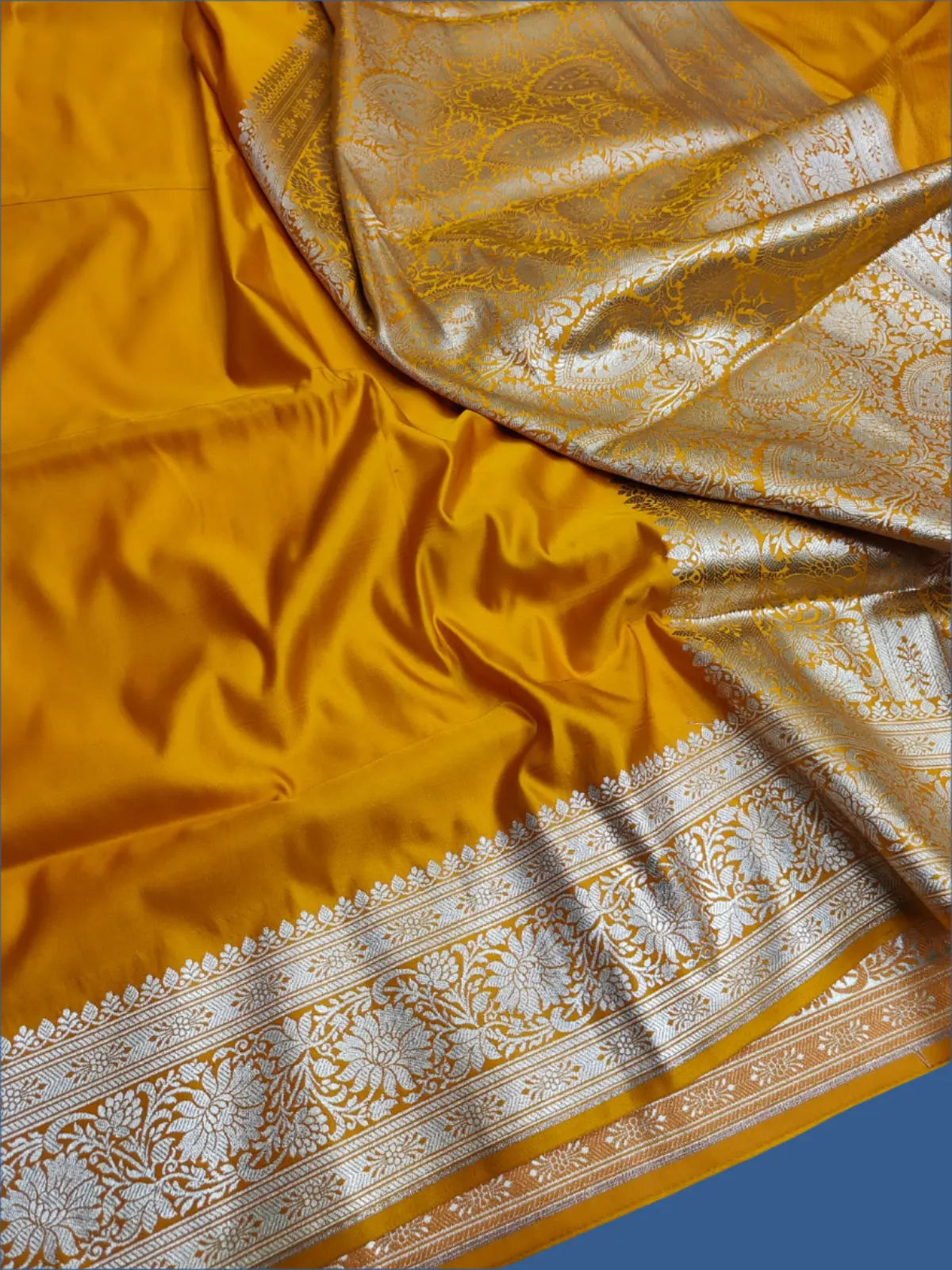 Handloom Soft Silk Saree With Silver Woven Zari Border and Aanchal 