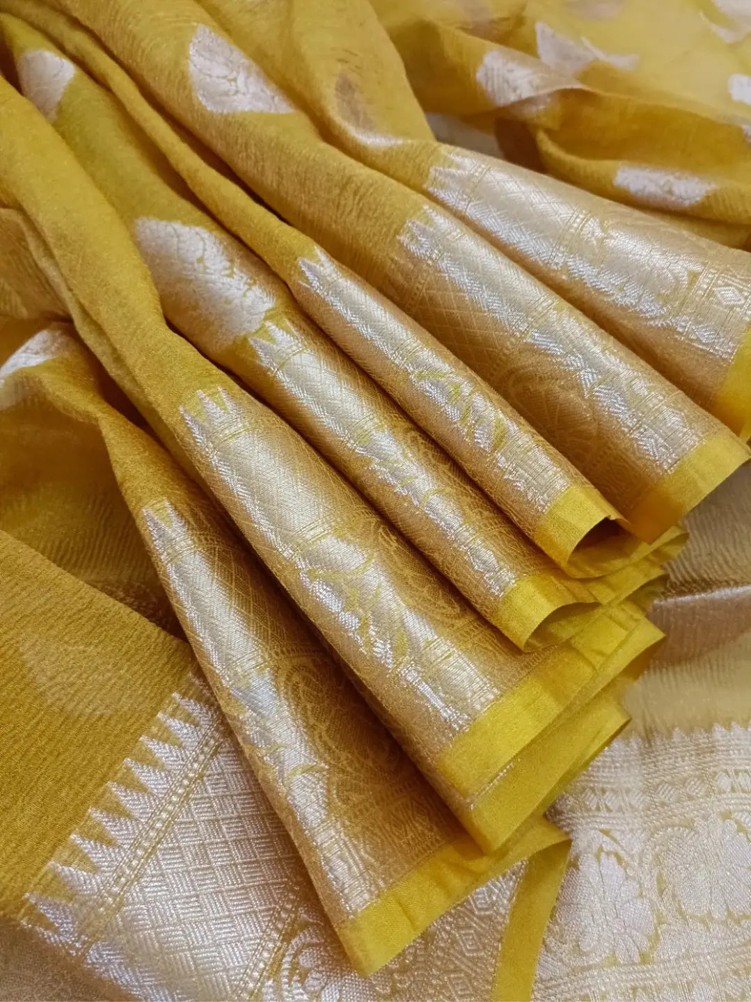 Radiant Mustard Banarasi Katan Crushed Tissue Silk Saree – A Blend of Tradition & Glamour
