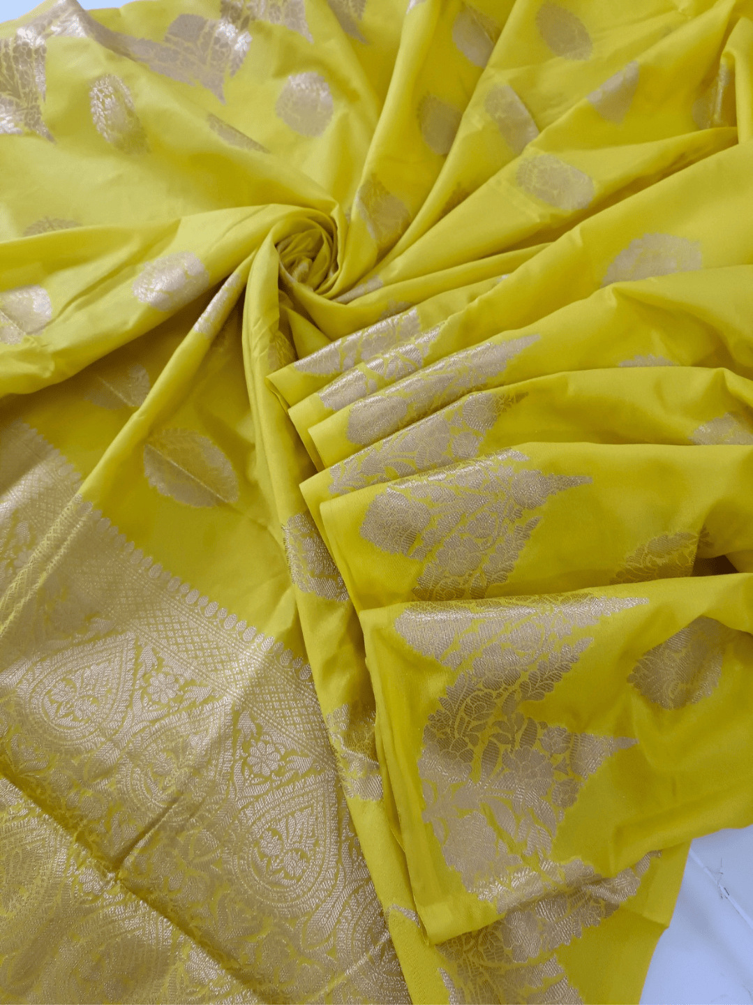 Soft Lemon Yellow Handloom Silk Saree with Silver Zari & Floral Motif